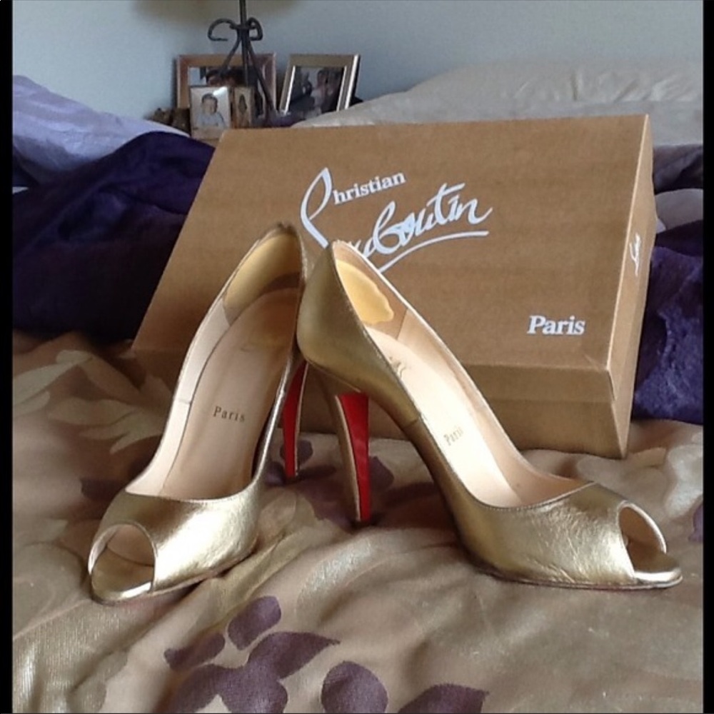 SALE$ 💛CHRISTIAN LOUBOUTIN GOLD PEEPTOE 4”Heels💛